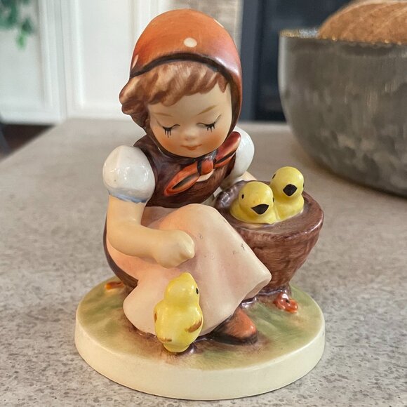 Goebel Hummel Figurine TMK 3 #57/0 "Chick Girl"